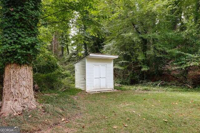 view of outdoor structure with a lawn