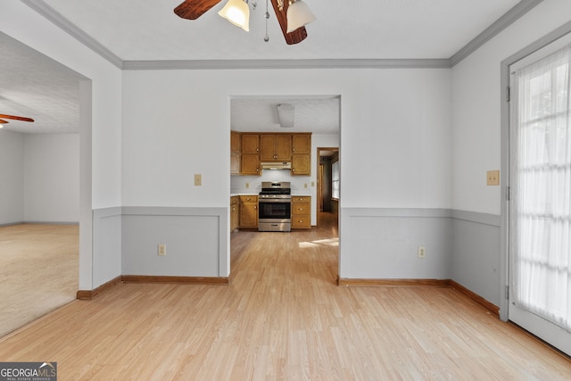 empty room featuring ceiling fan, a textured ceiling, and light hardwood / wood-style flooring