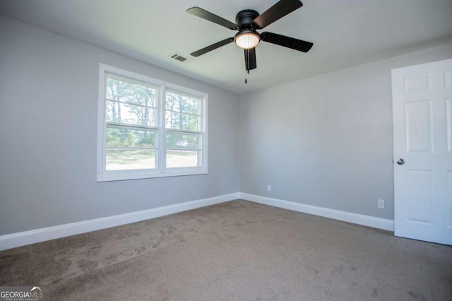 unfurnished room with carpet flooring and ceiling fan