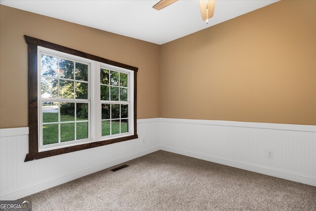 unfurnished room featuring carpet and ceiling fan