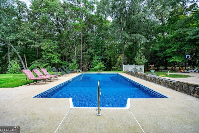 view of swimming pool featuring a patio