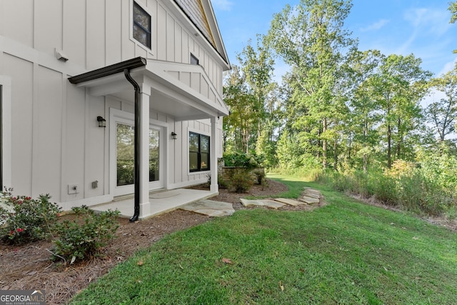 view of yard with a patio