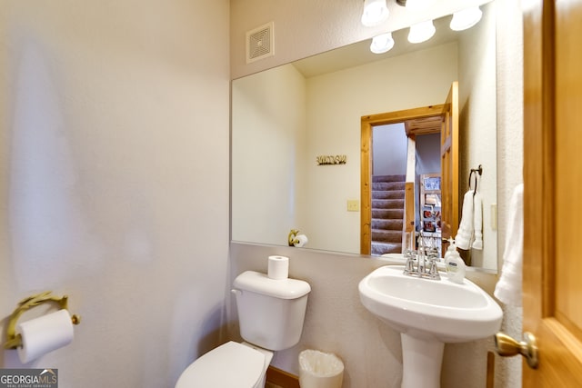 bathroom featuring toilet and sink