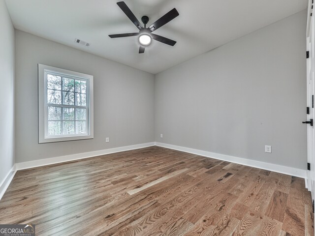 spare room with light wood-type flooring and ceiling fan