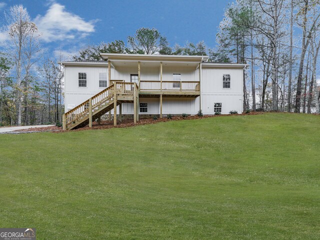 back of house featuring a yard