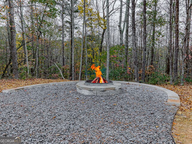 view of yard featuring an outdoor fire pit