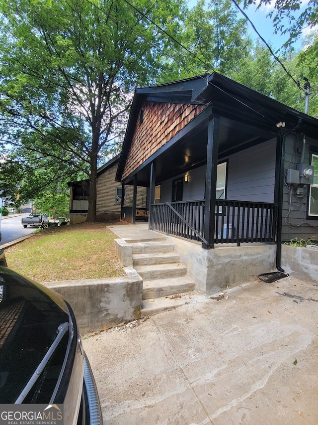 view of front of home featuring covered porch