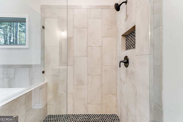 bathroom featuring a tile shower