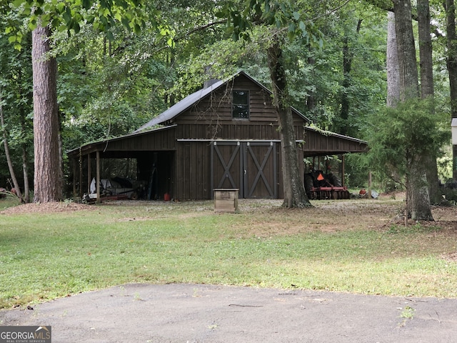 view of outbuilding featuring a yard