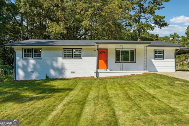 single story home featuring a front lawn