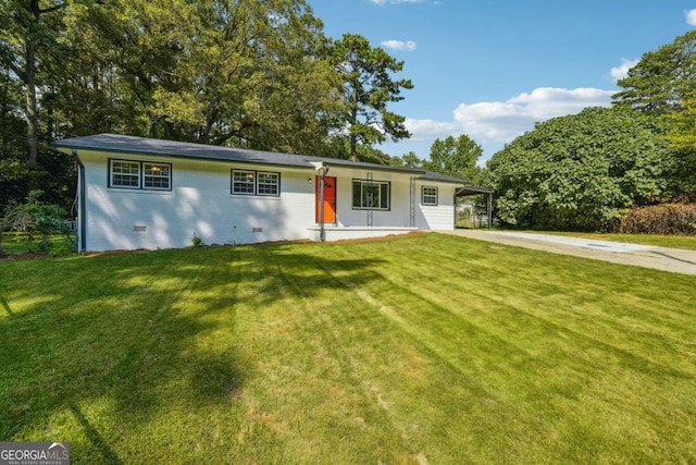 single story home with a front lawn