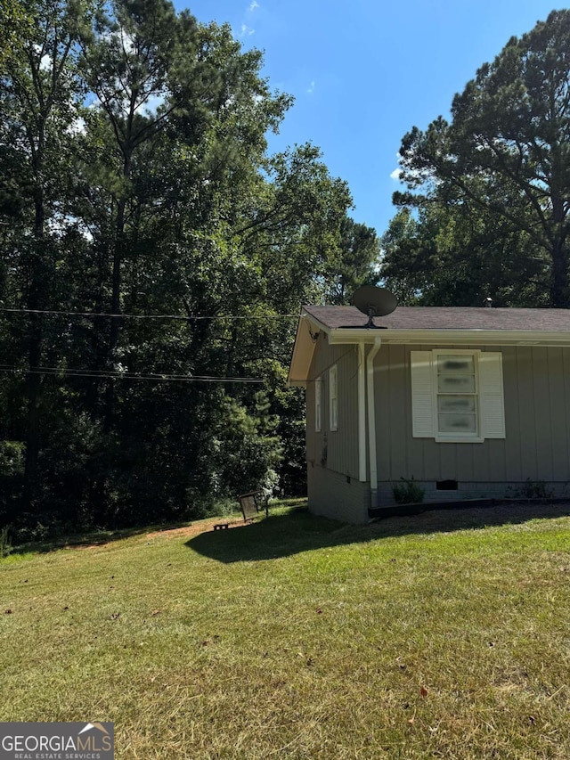 view of side of property with a lawn