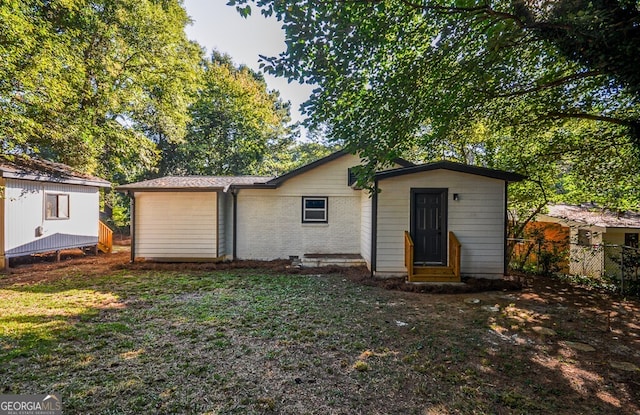 back of house featuring a yard