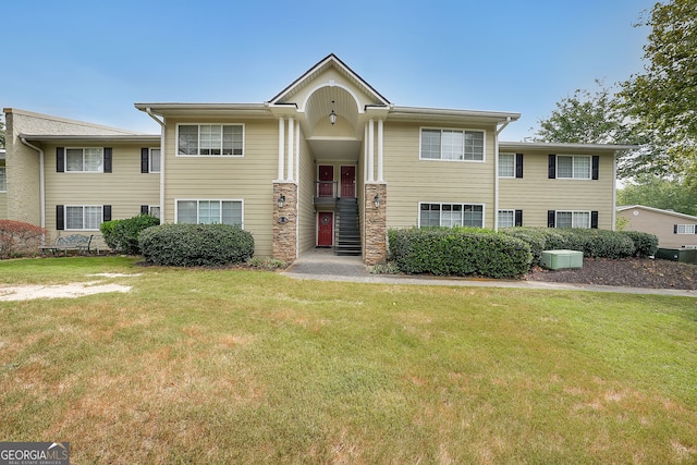 view of front of home with a front yard