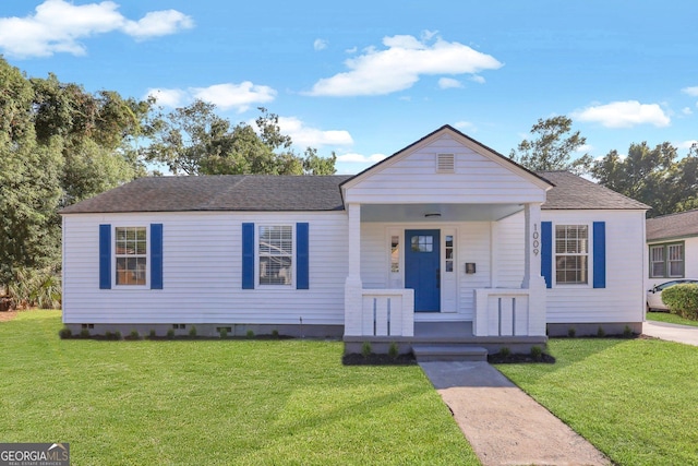 view of front of property with covered porch and a front lawn