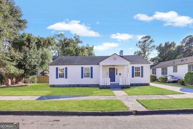 view of front of house featuring a front yard