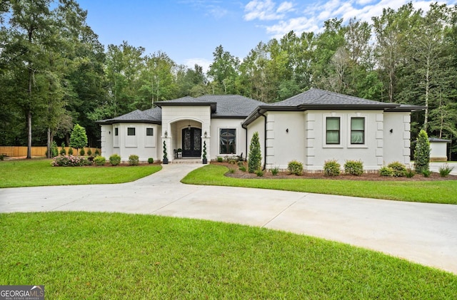 view of front of property with a front yard