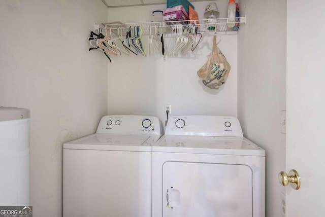 washroom with laundry area and washing machine and dryer