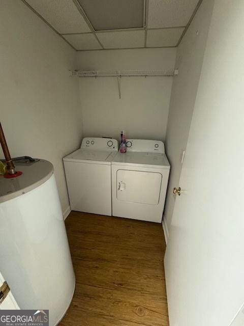 clothes washing area with laundry area, dark wood-style floors, and independent washer and dryer