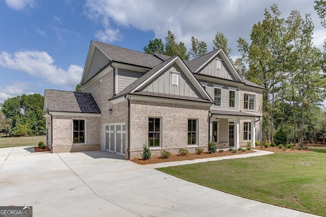 craftsman-style home featuring a front yard