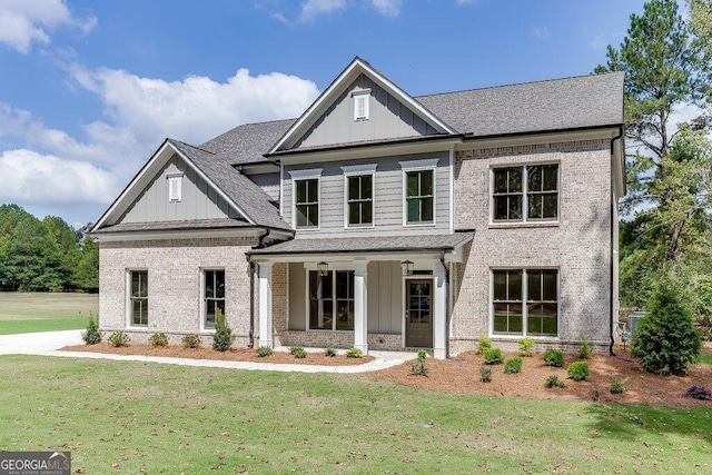 craftsman house featuring a porch and a front yard