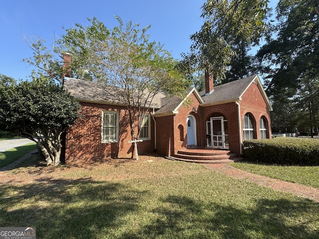 view of front of house with a front yard