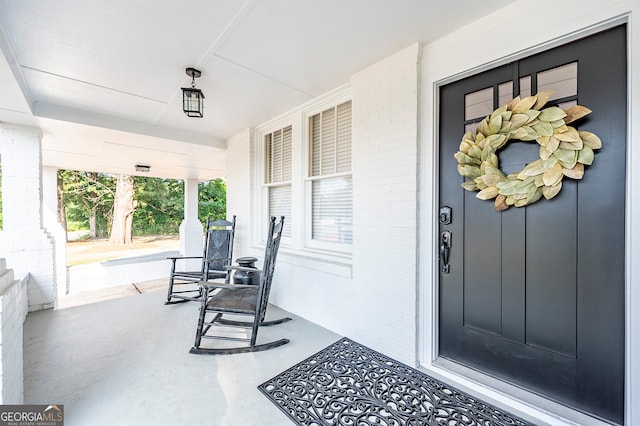 property entrance with covered porch