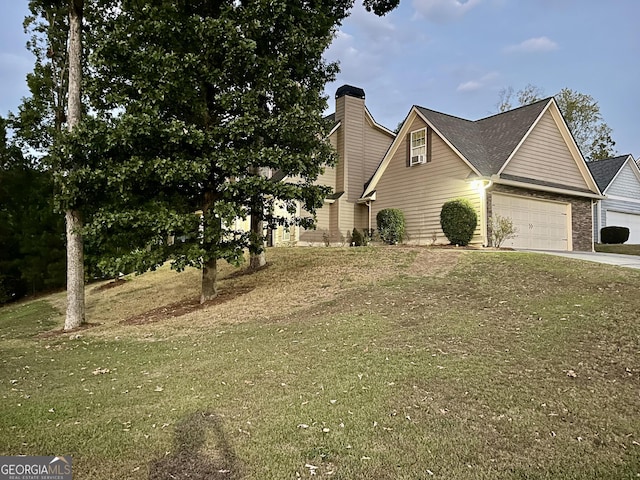 view of front facade featuring a front lawn