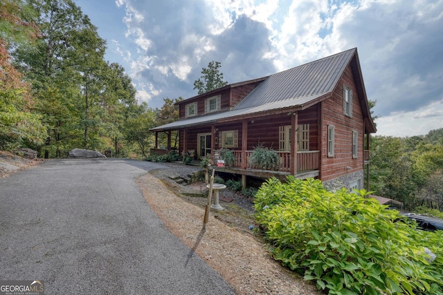 view of front of home with covered porch