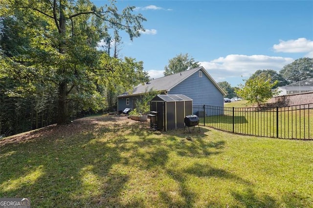 view of yard with a shed