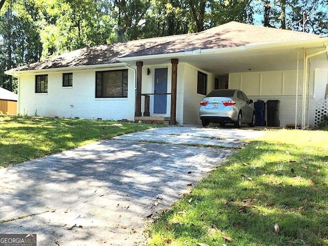 single story home featuring a front yard and a carport