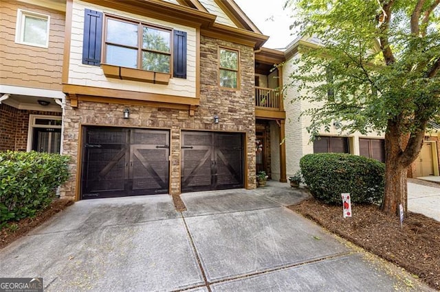 townhome / multi-family property featuring a garage