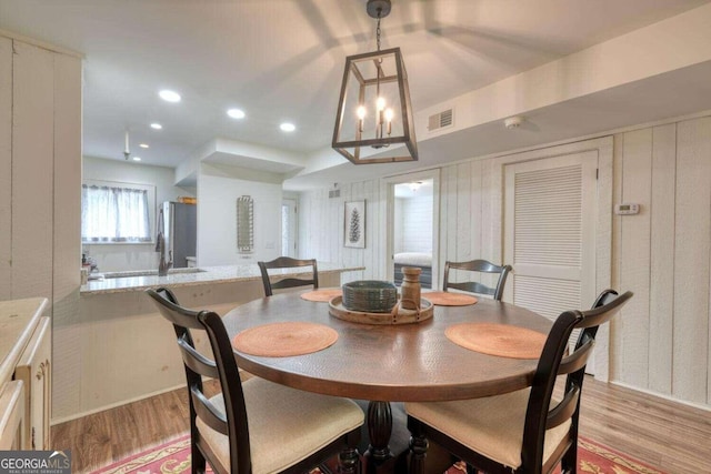 dining space with visible vents, recessed lighting, a chandelier, and light wood-style floors