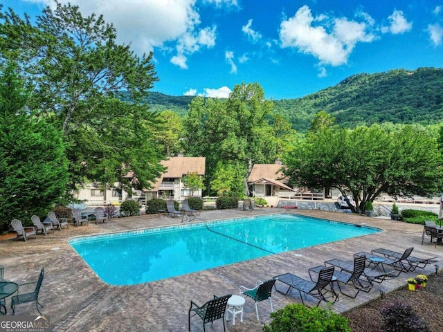 view of swimming pool featuring a patio