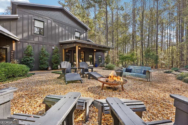 exterior space featuring an outdoor living space with a fire pit