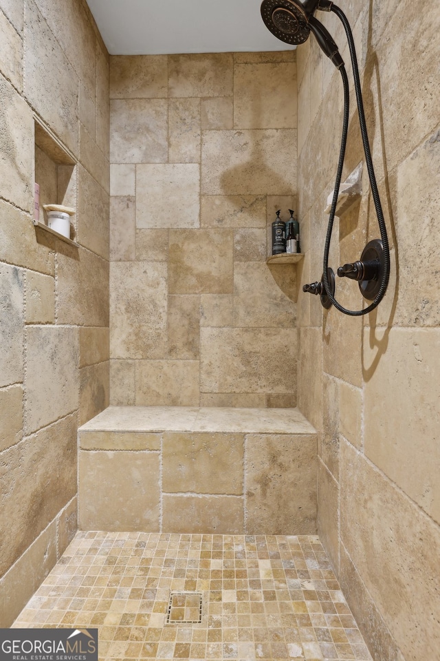 room details featuring a tile shower