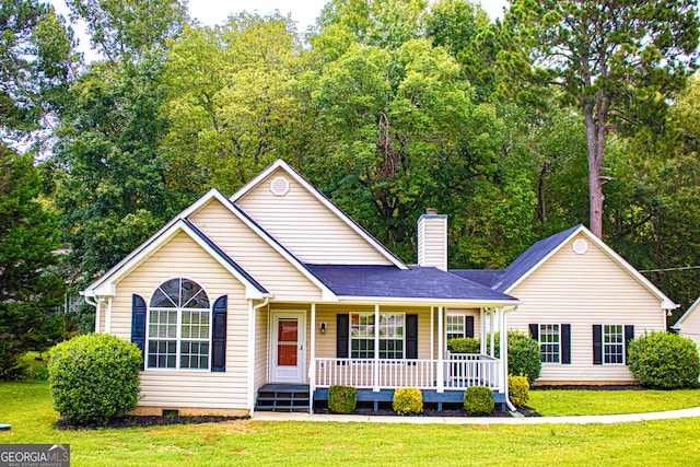 view of front facade with a front lawn and covered porch