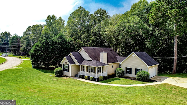 view of front of property featuring a front lawn