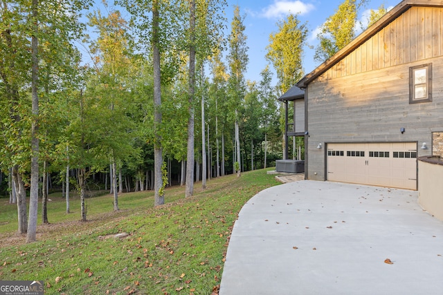 view of yard with a garage