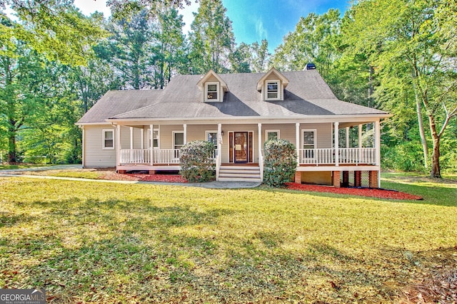 farmhouse featuring a front lawn and covered porch