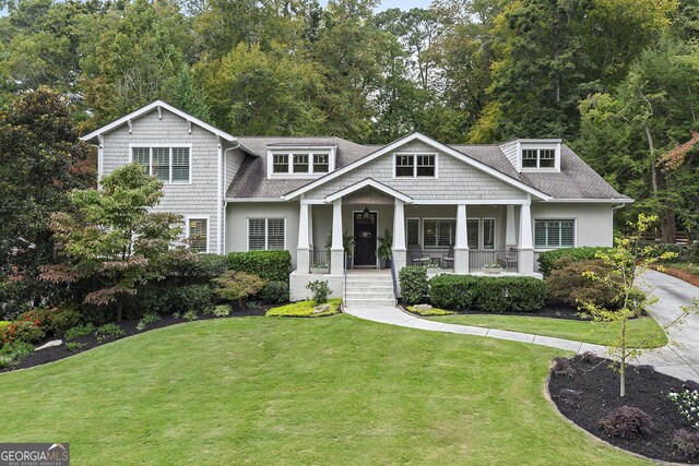 craftsman inspired home with a front lawn and covered porch