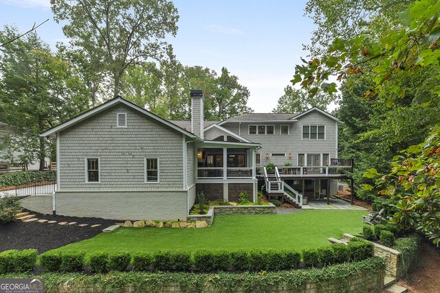 craftsman house with a porch and a front lawn