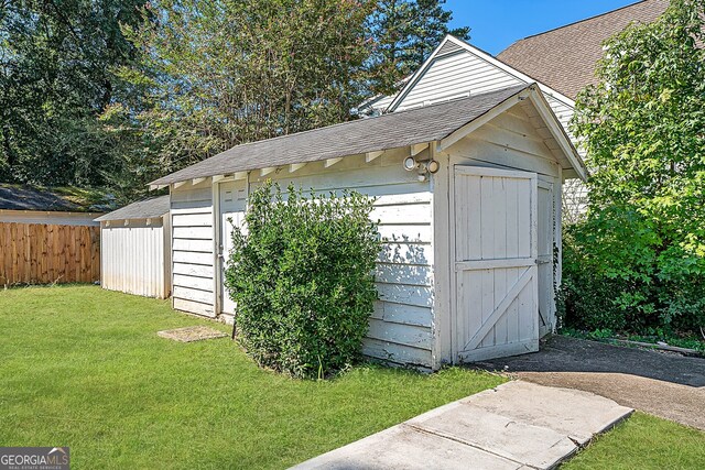 view of outdoor structure with a lawn