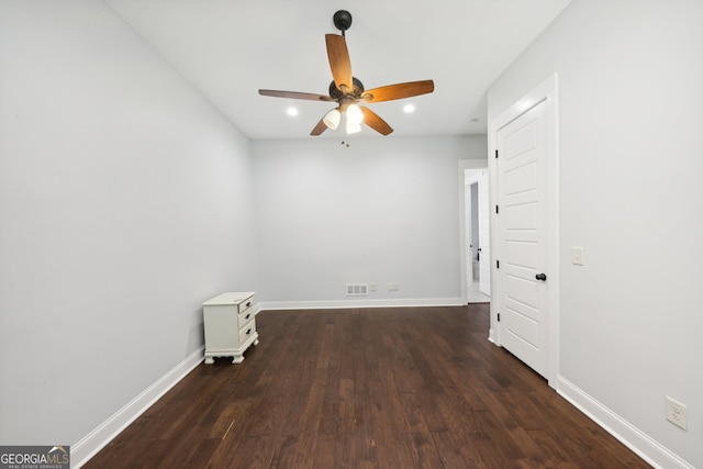 unfurnished room with dark wood-type flooring and ceiling fan