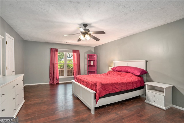 bedroom featuring a textured ceiling, dark hardwood / wood-style floors, and ceiling fan