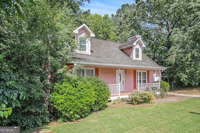 cape cod home featuring a front lawn and covered porch