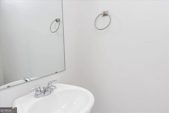 bathroom featuring sink