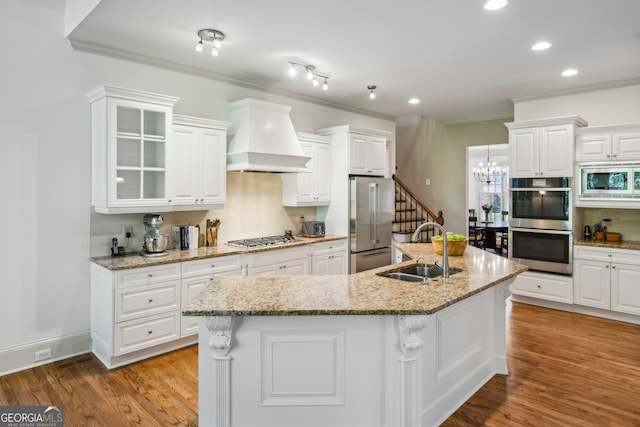 dining room with light hardwood / wood-style floors, a notable chandelier, ornamental molding, and a tray ceiling