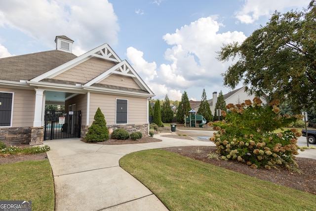 view of front of home with a front lawn