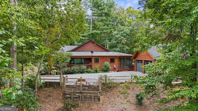 view of front of property featuring a garage